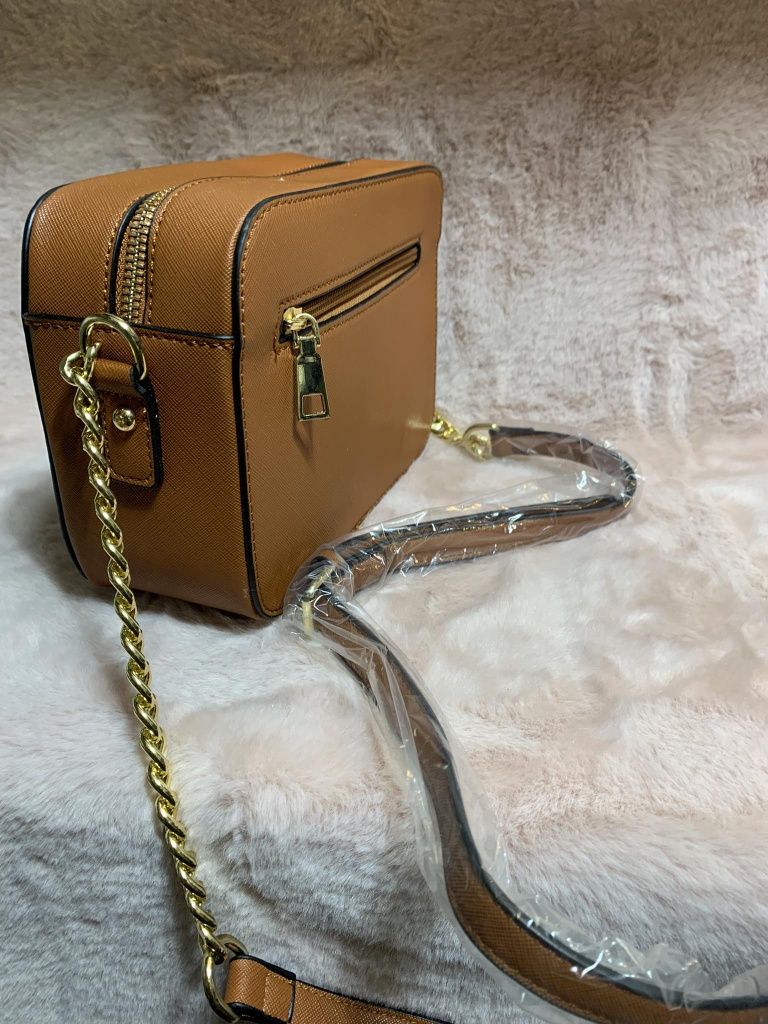 Torebka kuferek guess