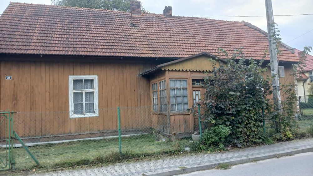 Stary dom drewniany do rozbiórki
