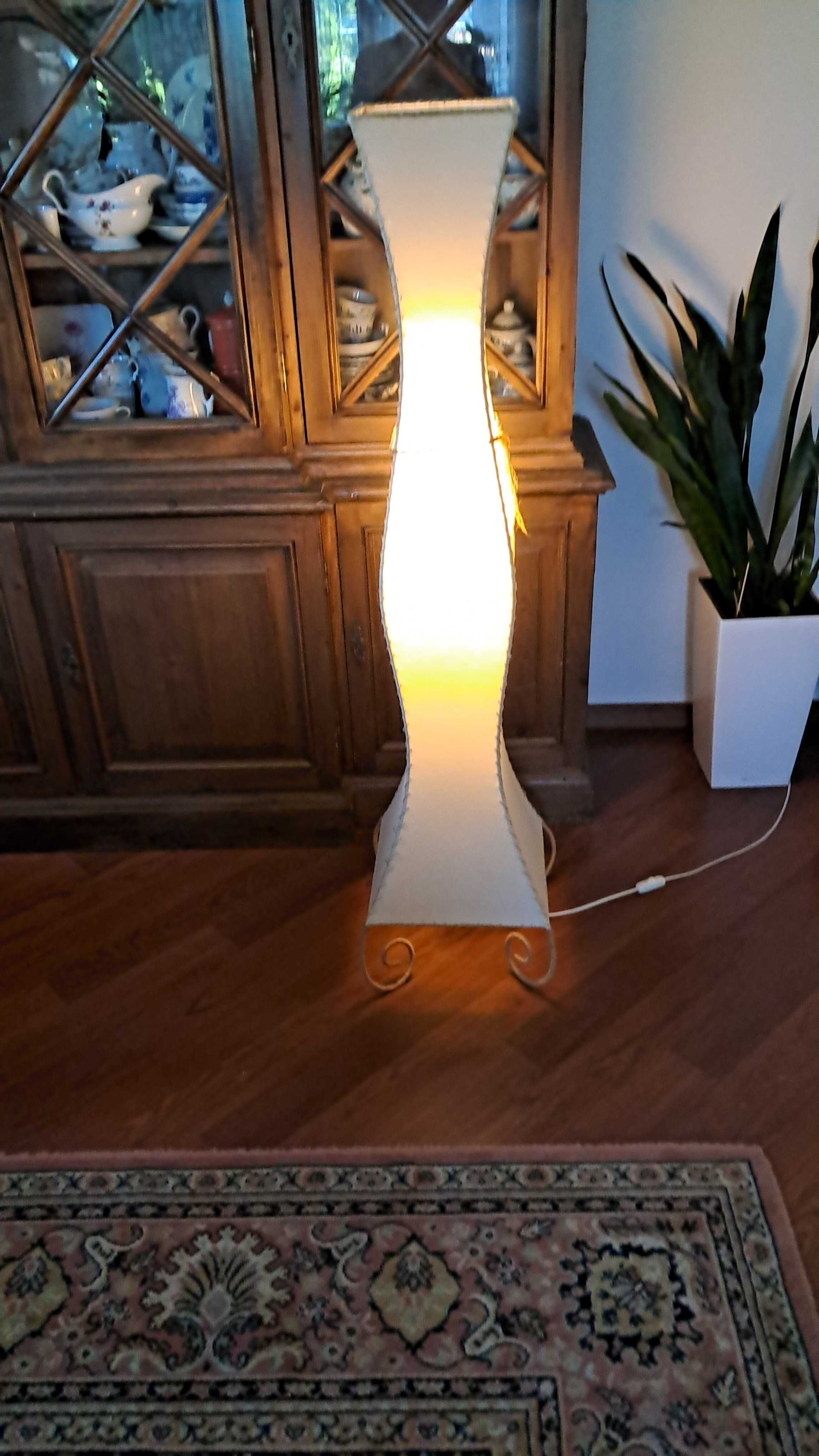 Duża lampa do stojąca