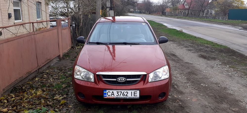 Продам власний Kia Cerato.