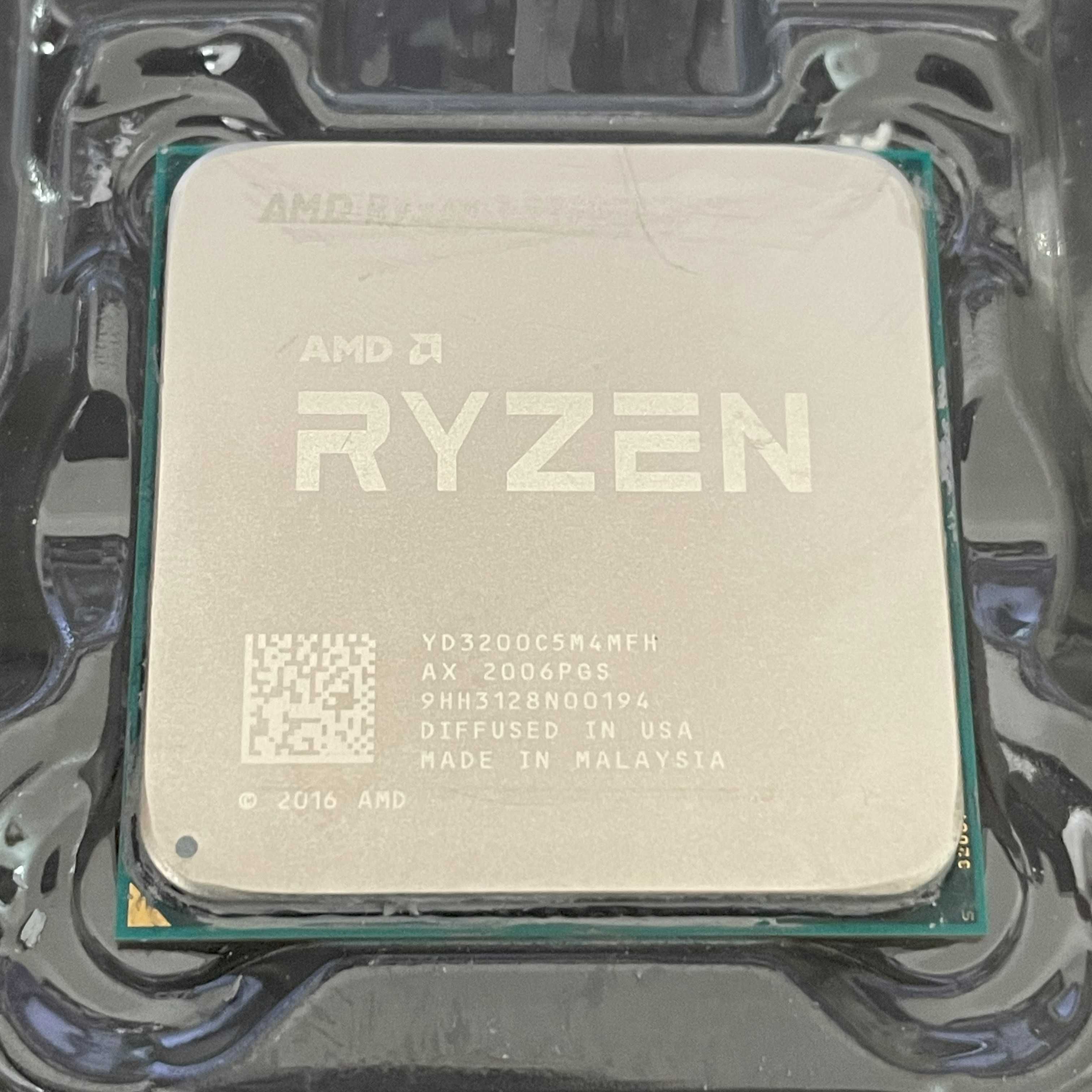 Processador AMD AM4 Ryzen 3 3200G 4X4.0GHZ/6MB BOX