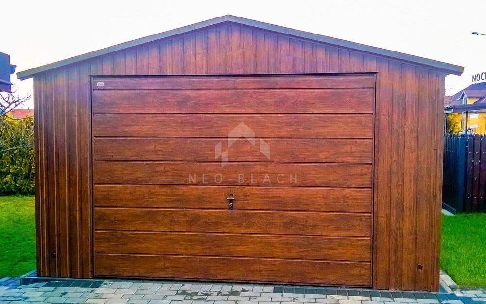 Garaz Blaszany 4X6 - Brama - Ciemny Orzech - Dach Dwuspadowy Nb127