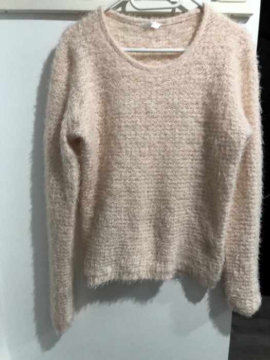 Włochaty sweter s