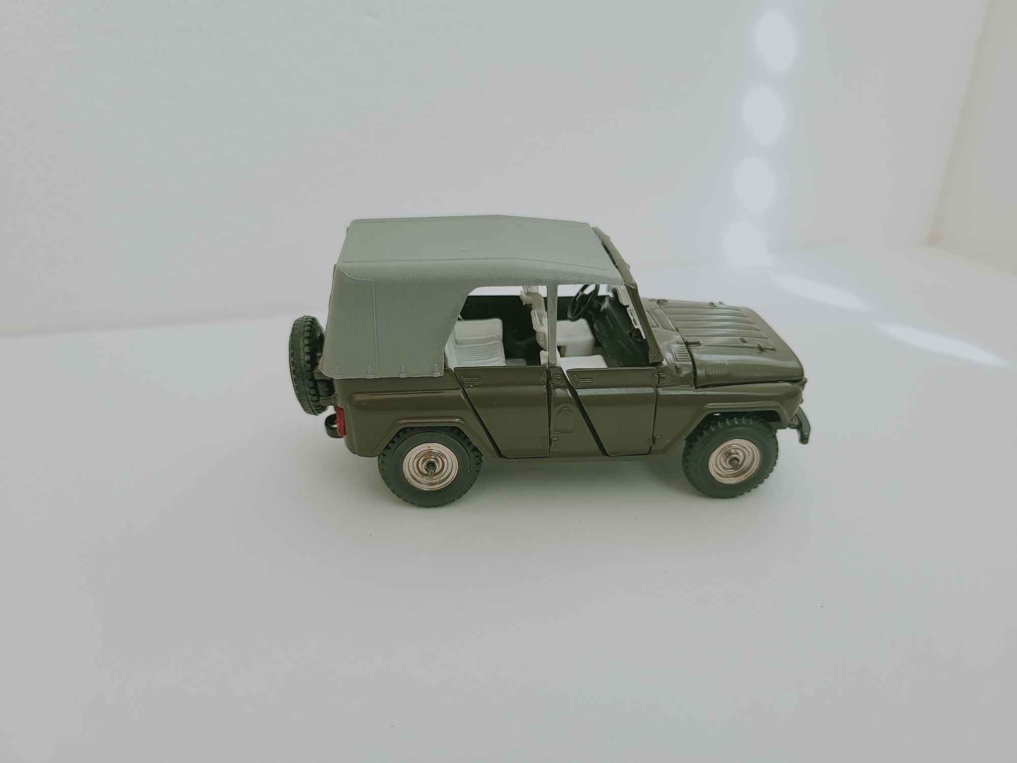 Модель авто ссср 1:43, УАЗ 469 дно метал.