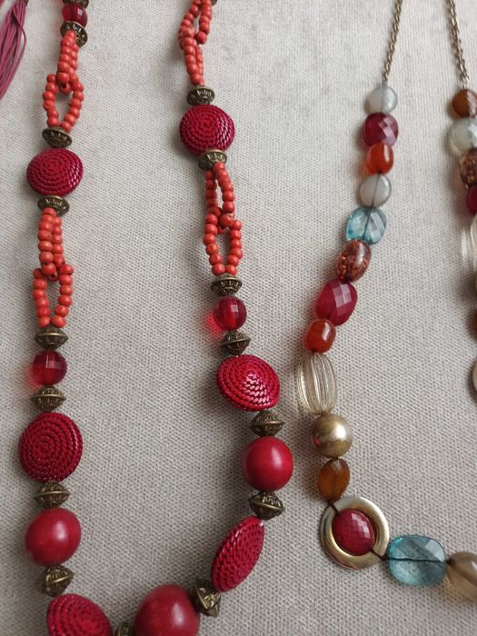 Vários colares + pulseira couro e prata