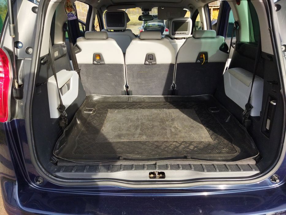 Продам авто Пежо 5008