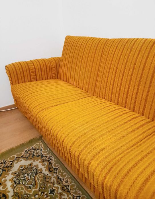 Sofá Cama e Cadeirões Vintage