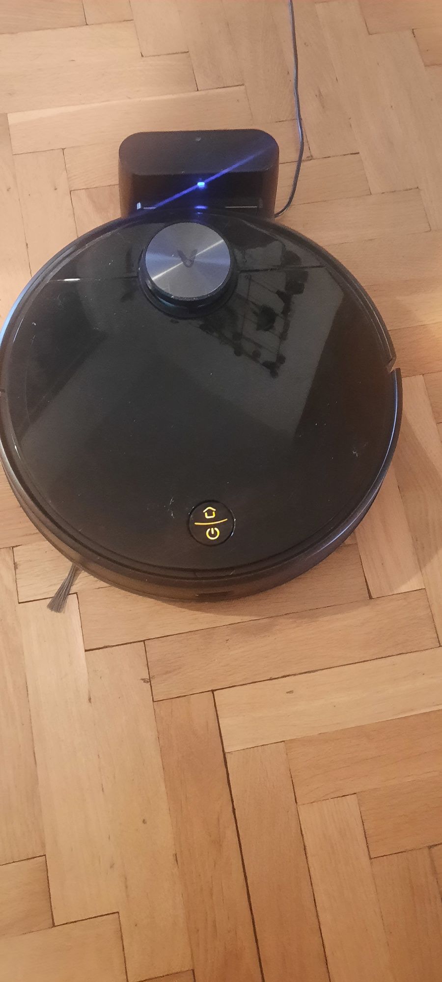 Robot  sprzątający  z mopowaniem