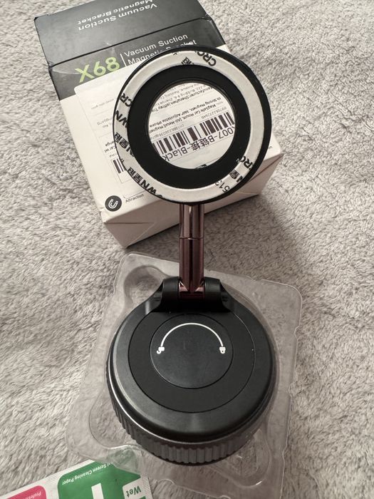 Магнитное крепление с присоской в авто для телефона