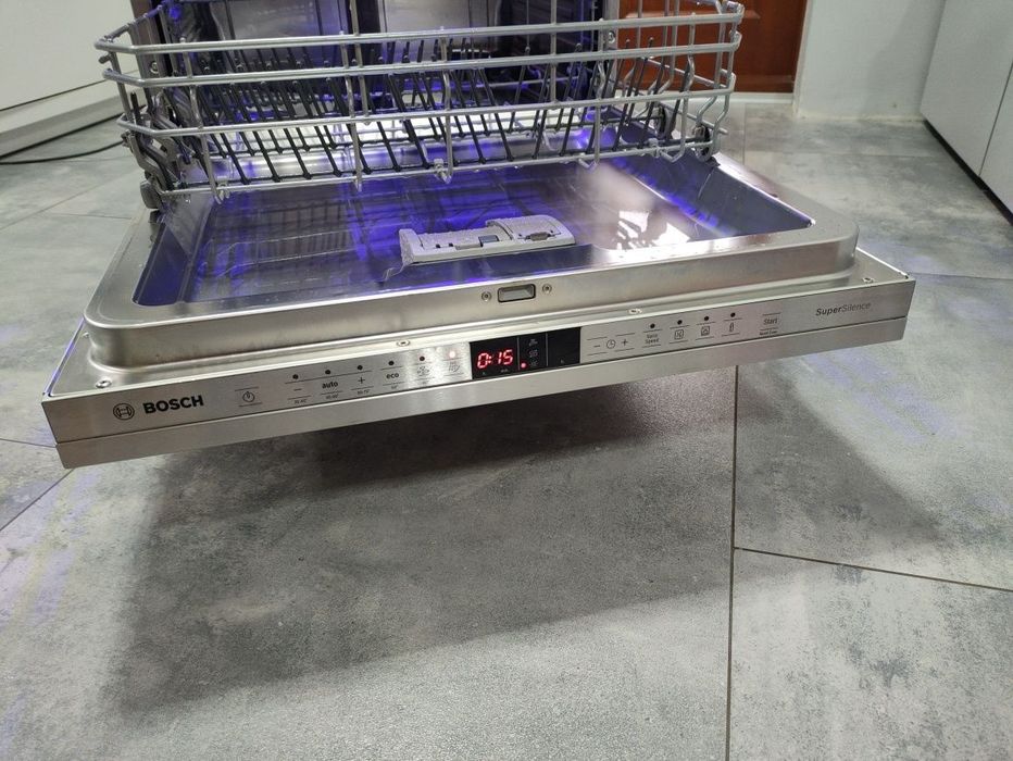 Топова посудомийна машина Bosch на 15 комплектів
