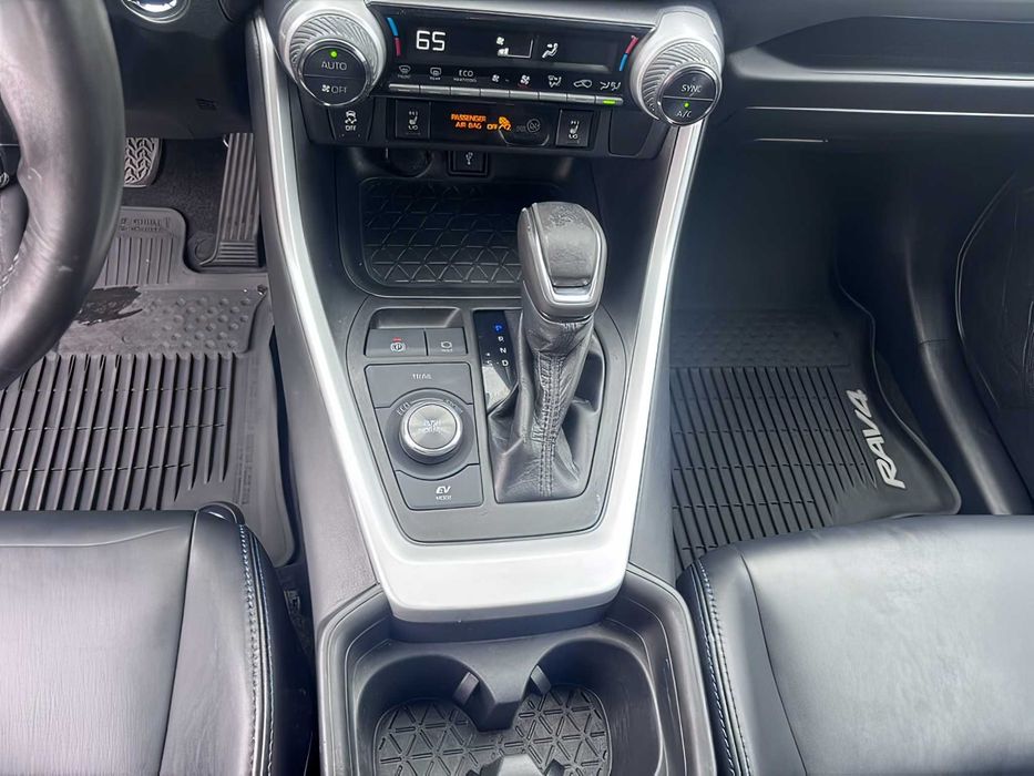 Toyota RAV4      2020