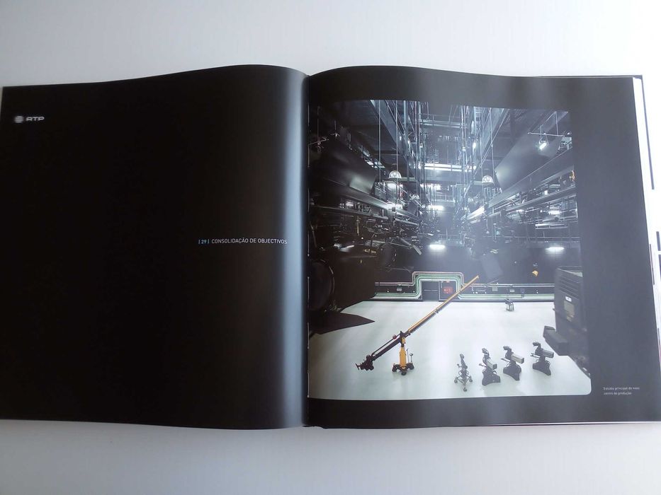 Livro " RTP 50 anos de história", de Vasco Hogan Teves