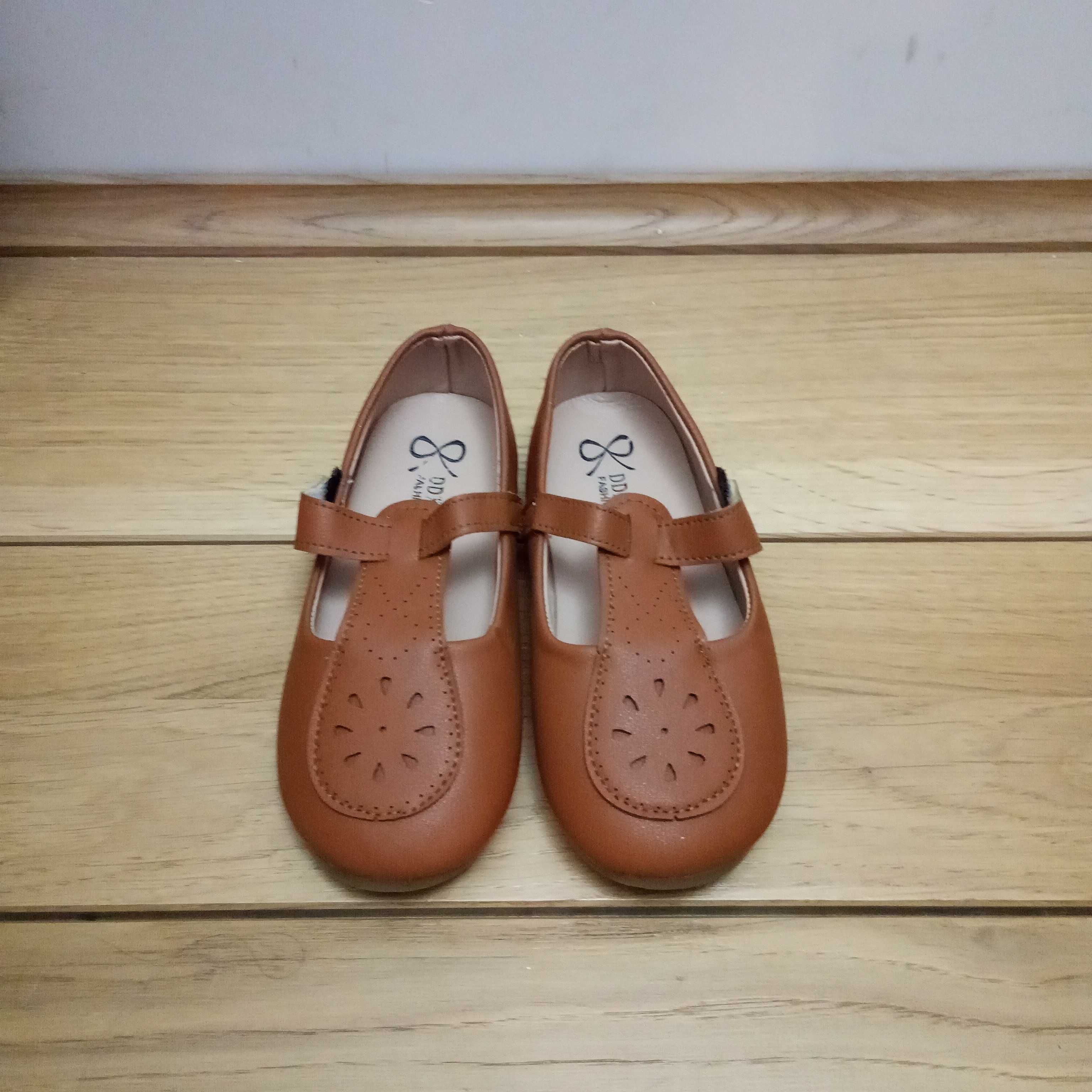 Pantofelki w stylu Vintage rozmiar 28
