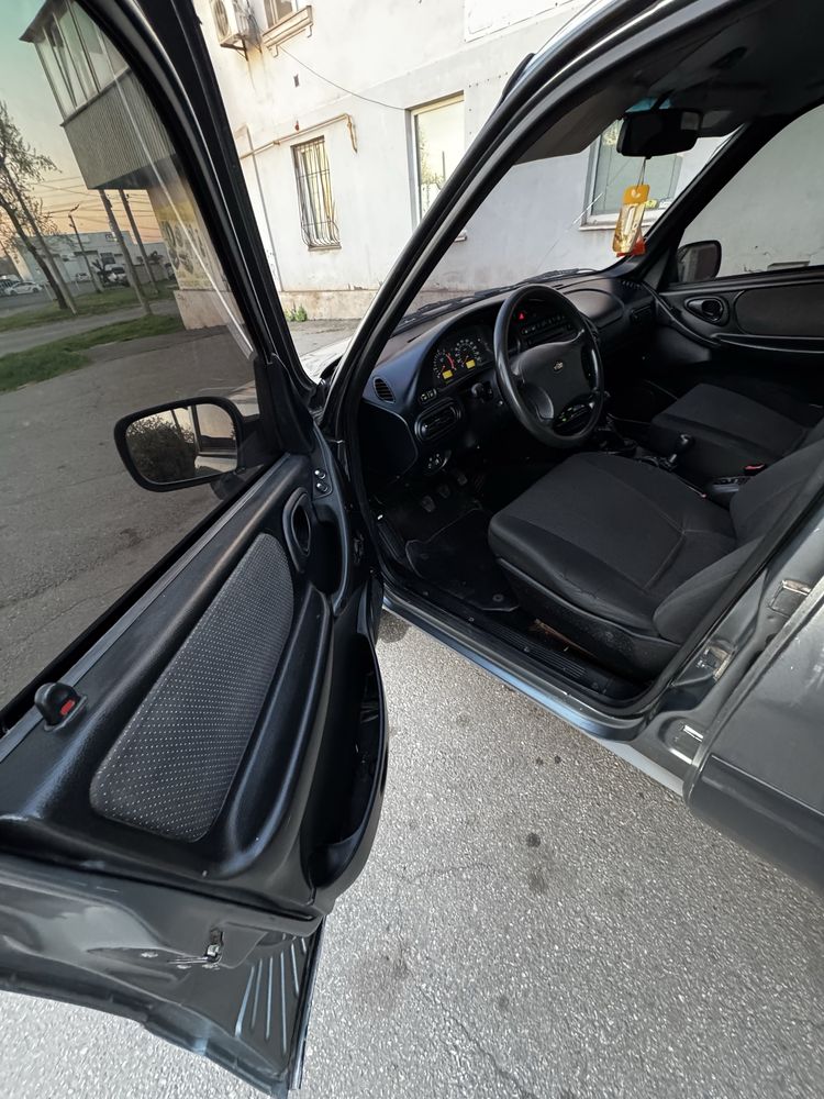 Продаю Шевроле Ніву 2008р 1.7 інжектор 4*4 ціна 3200$