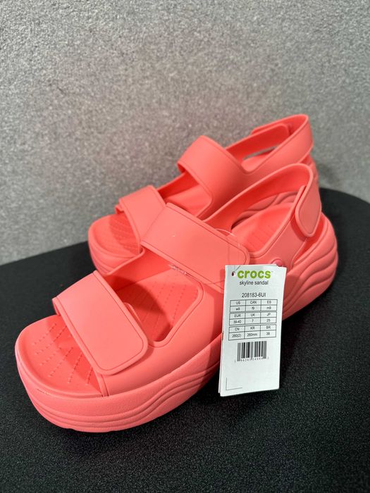 Босоніжки сандалі на платформі Crocs Skyline Sandal оригінал