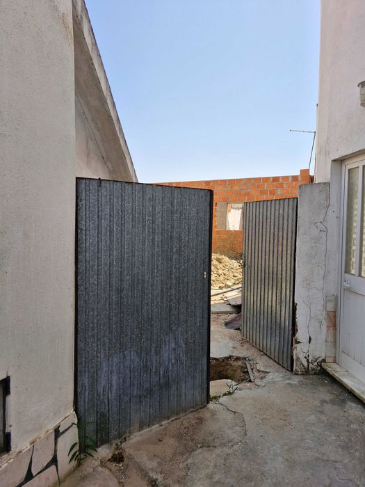 Terreno Urbano com 2 casas em Vale de Santarém