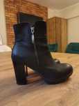 Buty damskie na słupku czarne Lasocki