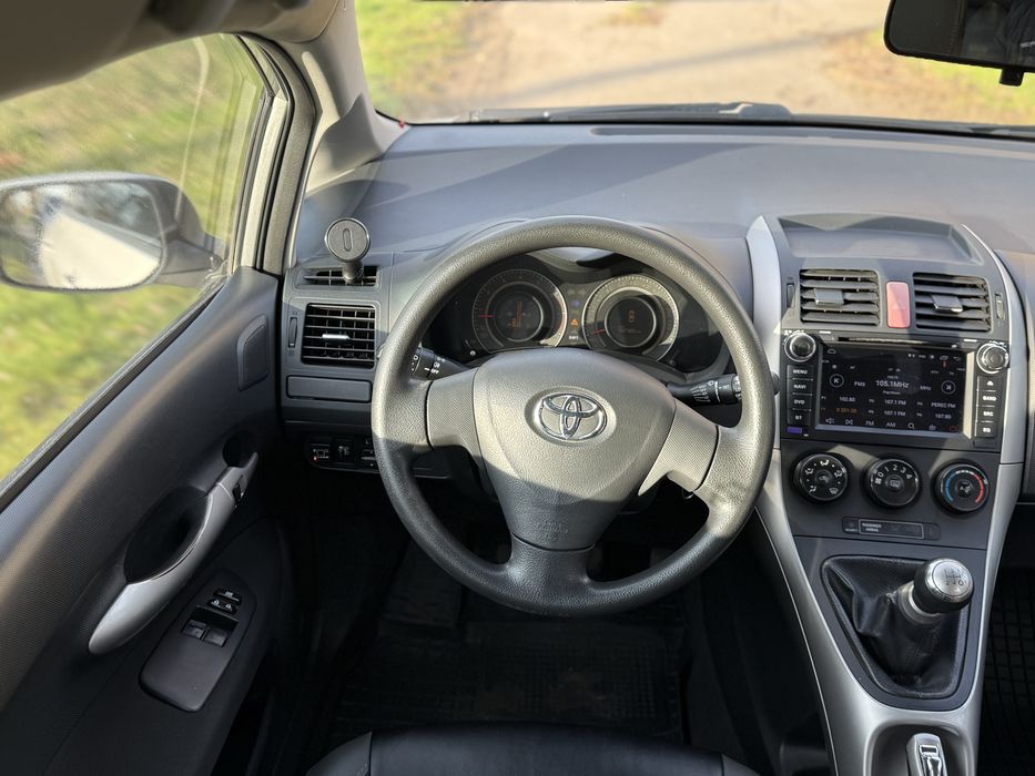 TOYOTA Auris, газ/бензин. Стан гарний