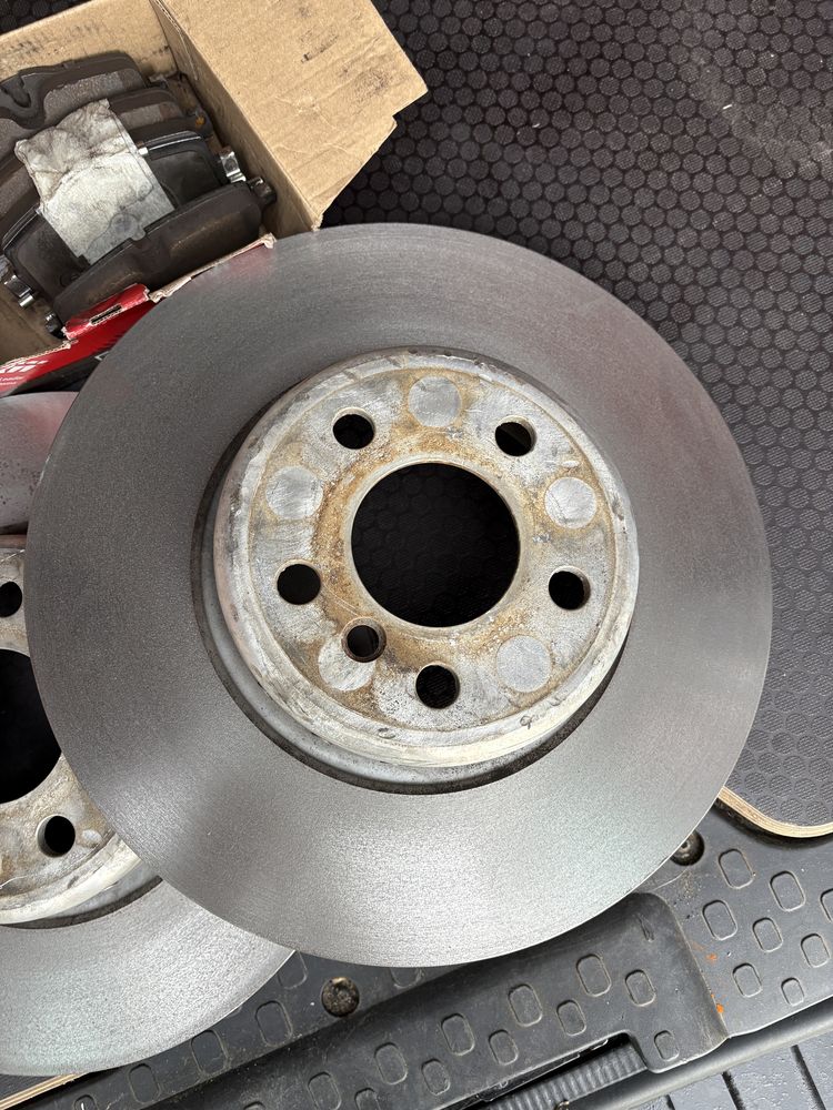 Zestaw hamulcowy OEM tarcze+klocki 330x24 przód Bmw G31 G30 520d