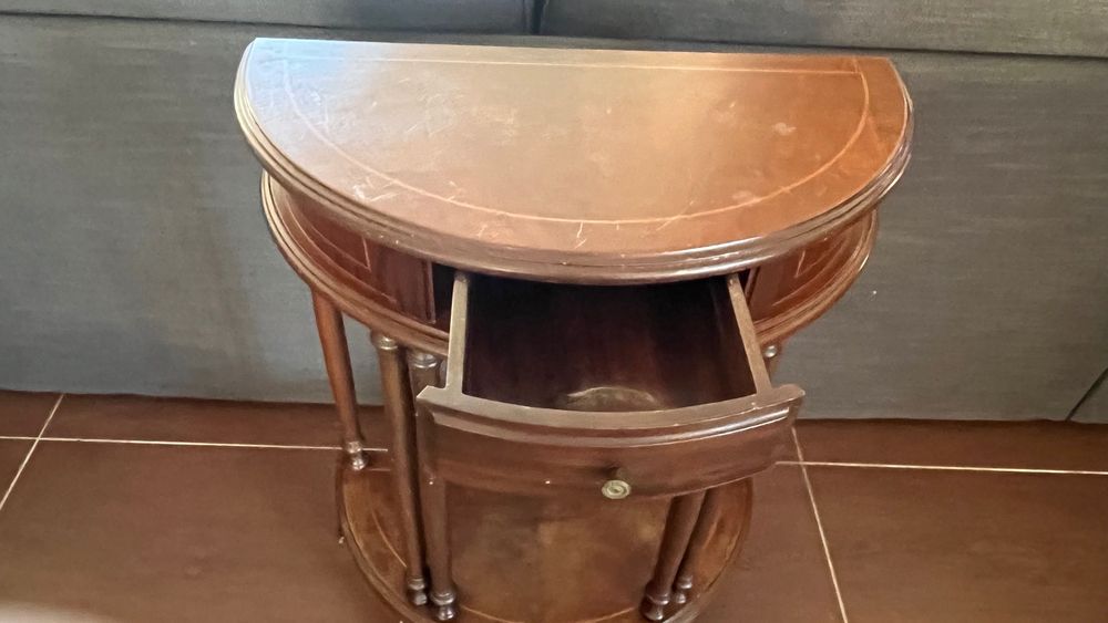 Mesa apoio antiga