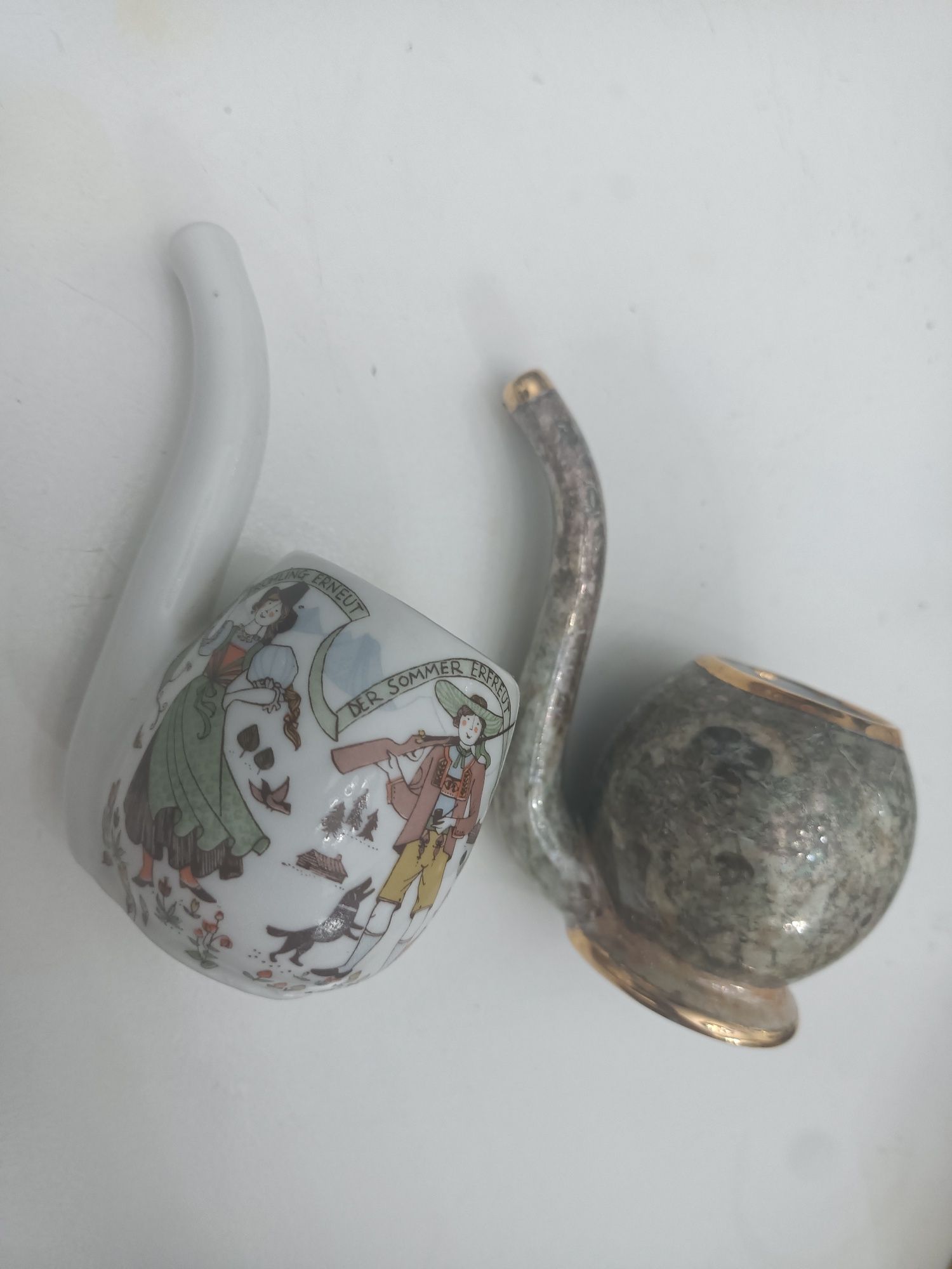 Stare fajki z porcelany z sygnaturami