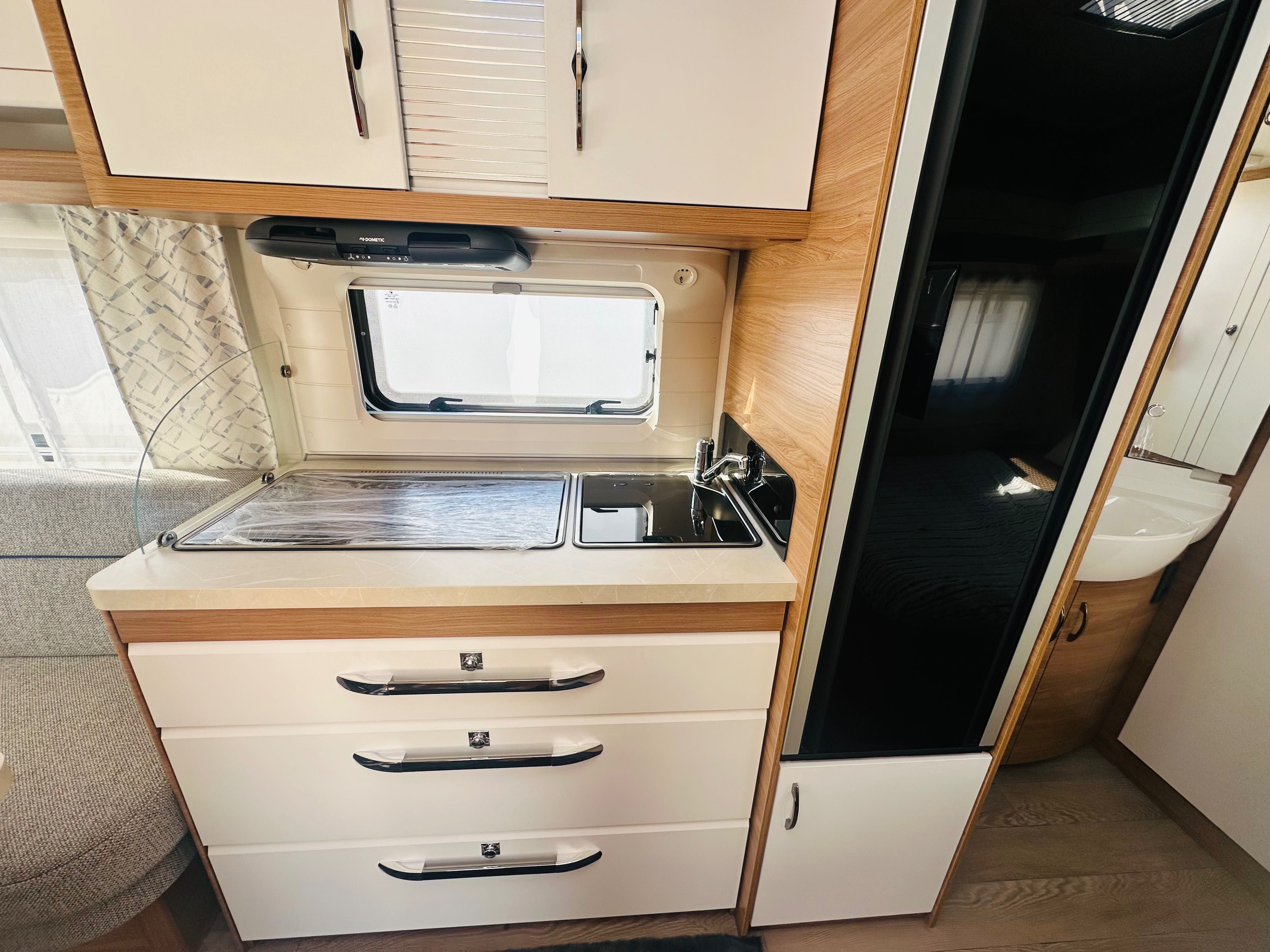 Caravana hobby de luxe 2023