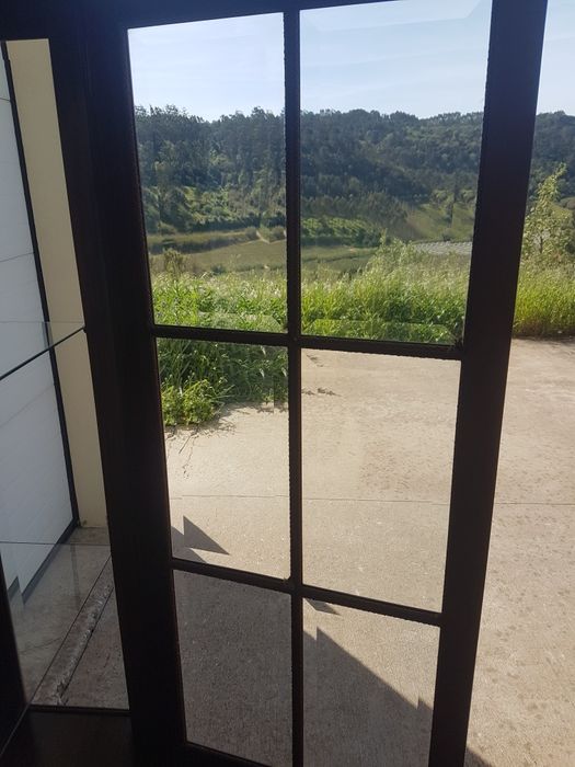 Vitrine em madeira