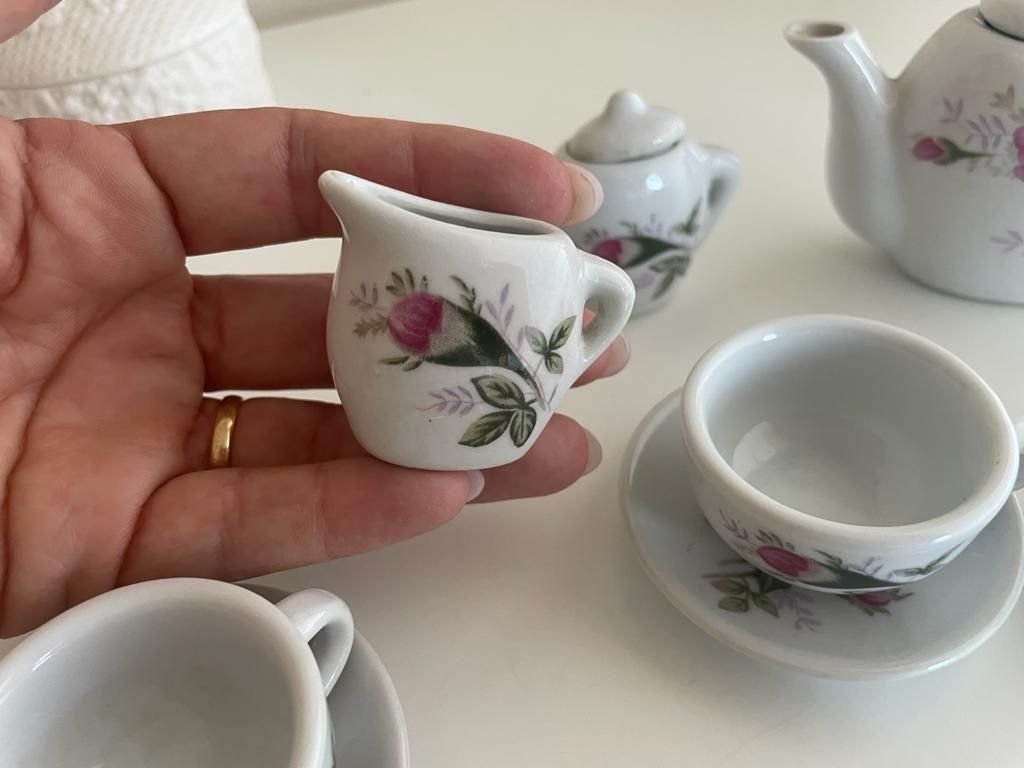 Serviço  de chá  miniatura  para colecção