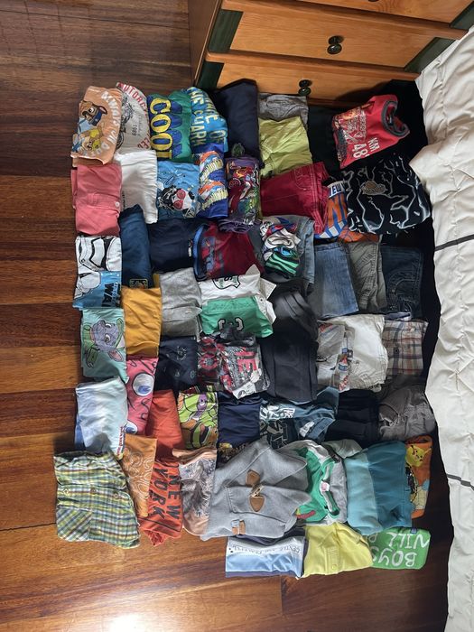 Lote de roupa de criança