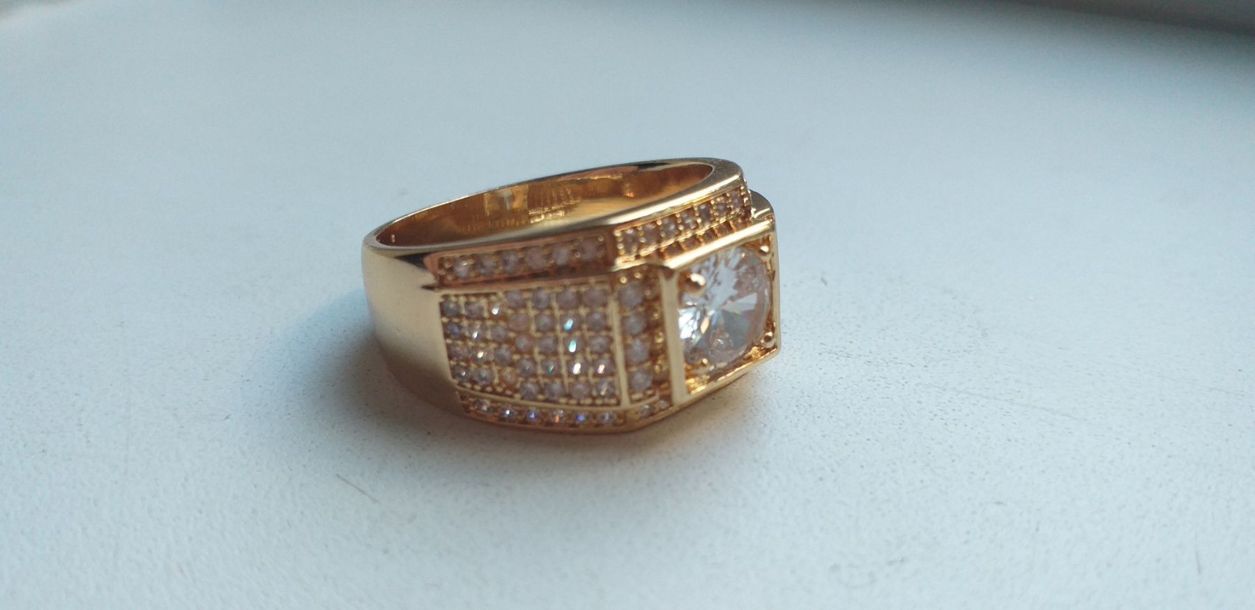 Перстень 22 размер "из медицинкого ювелирного сплава" под золото