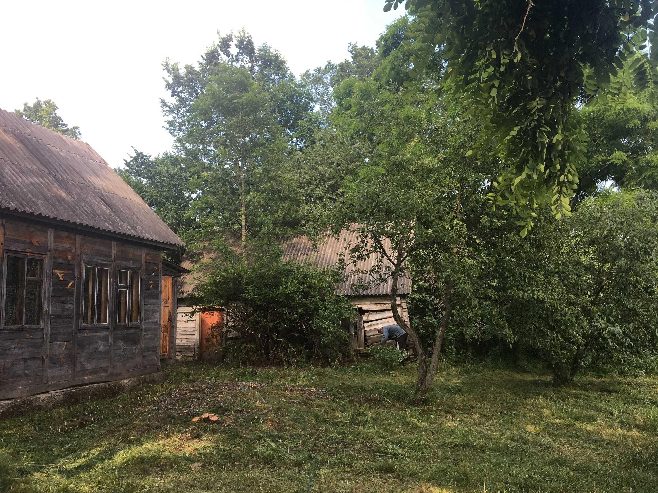 Будинок з великою ділянкою 35 соток, і струмком поряд