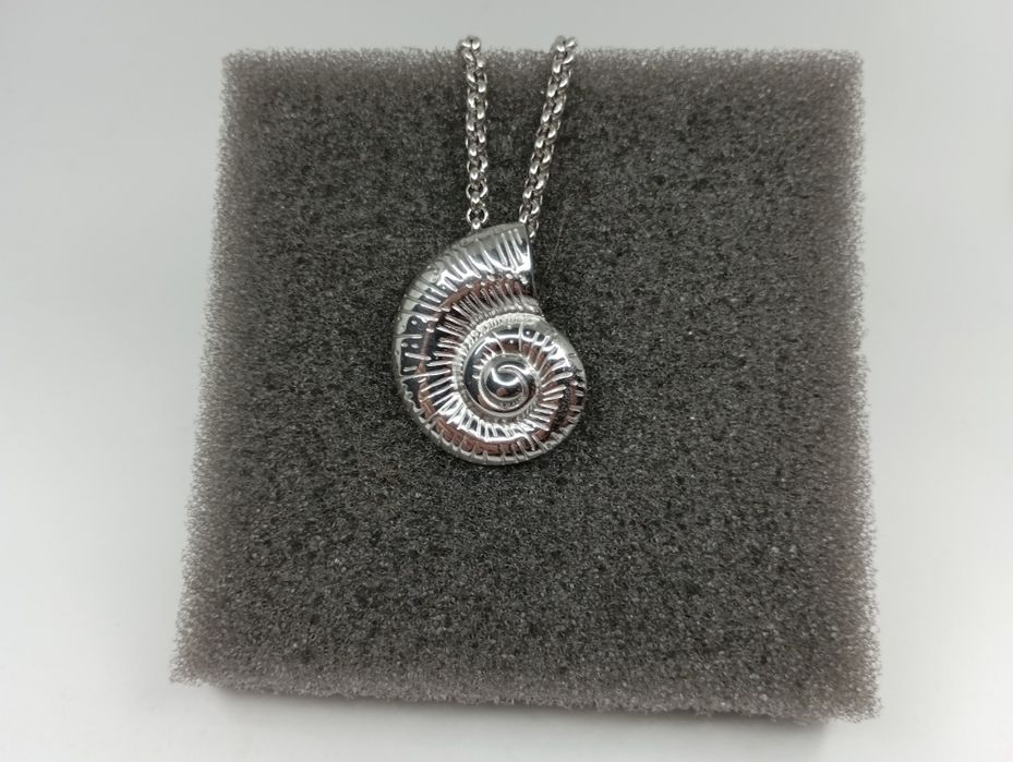 Bijuteria fios novos.