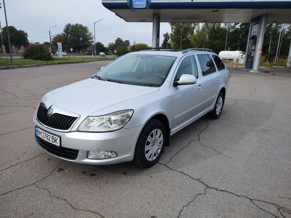 Продам Октавію 1.6  2011 рік