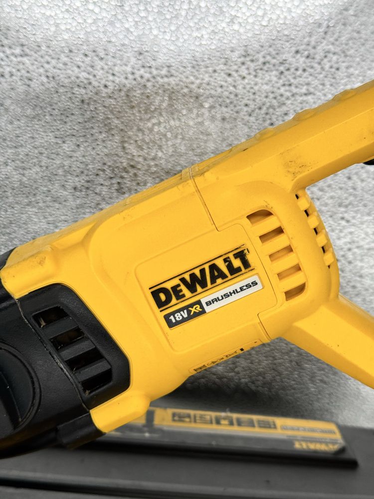 Перфоратор аккумуляторный бесщеточный DeWALT DCH133
