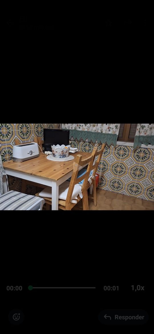 Mesa de cozinha com 4 cadeiras
