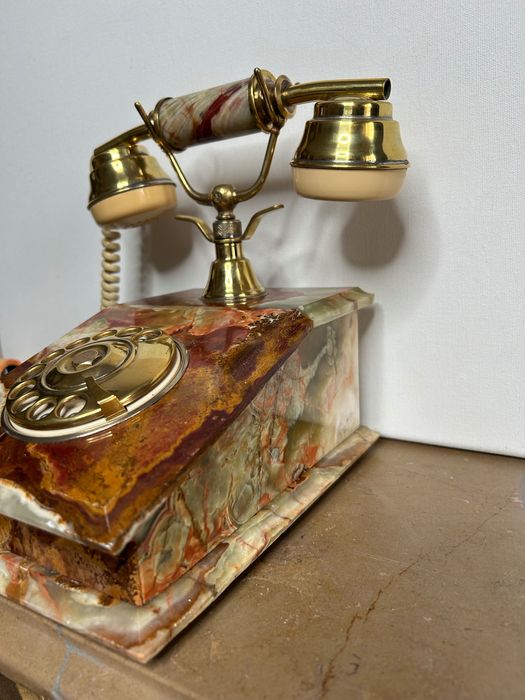 Телефон из оникса