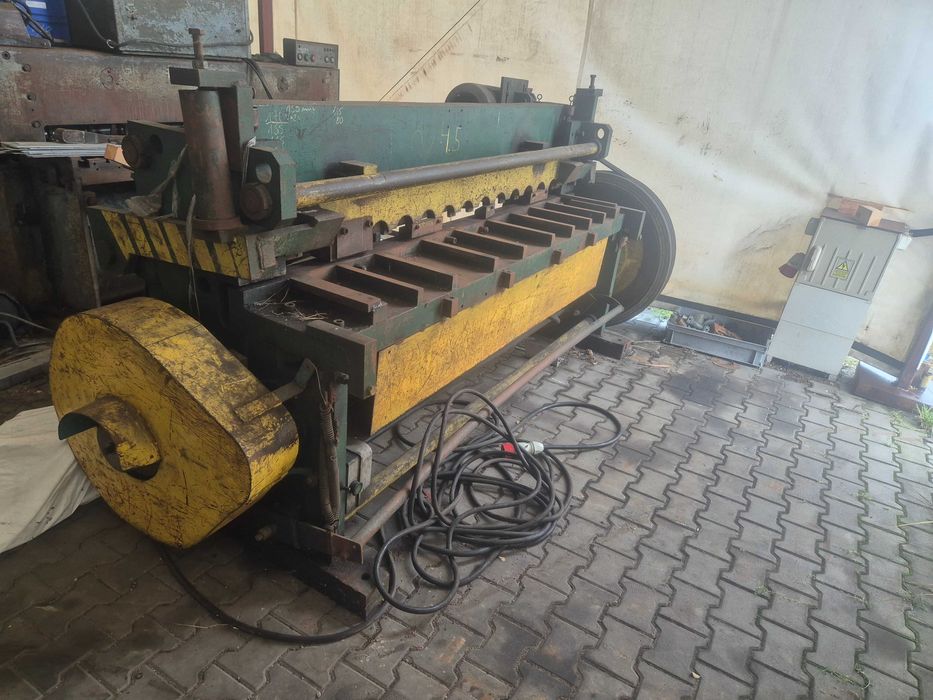 Gilotyna , prasa , magnesówka , wózek widłowy