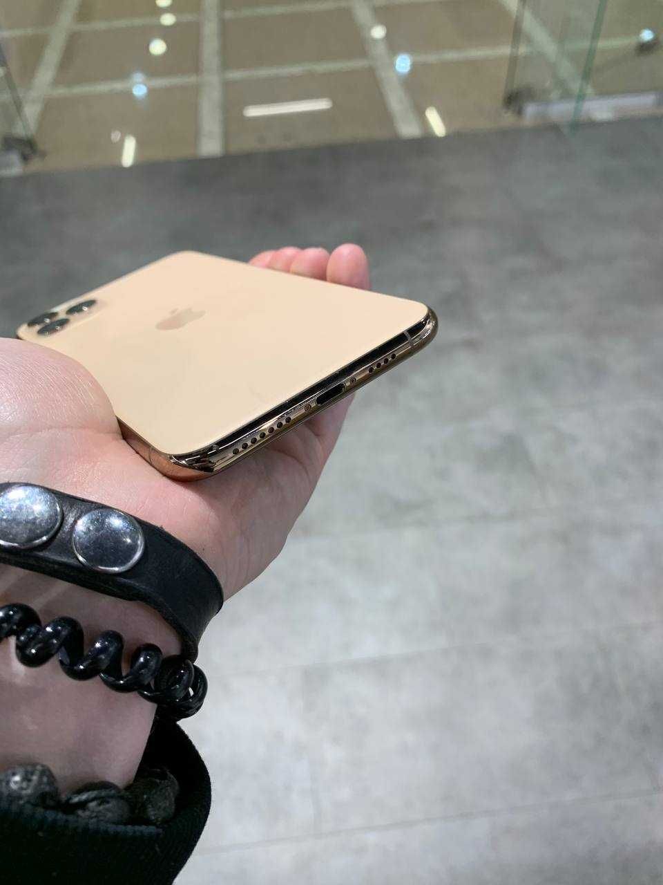 Б/У Apple iPhone 11 Pro Max 256GB Gold (MWH62)