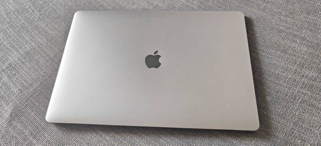 Apple MacBook Pro 16 A2141 16" i7-9750H 16 GB 500 GB