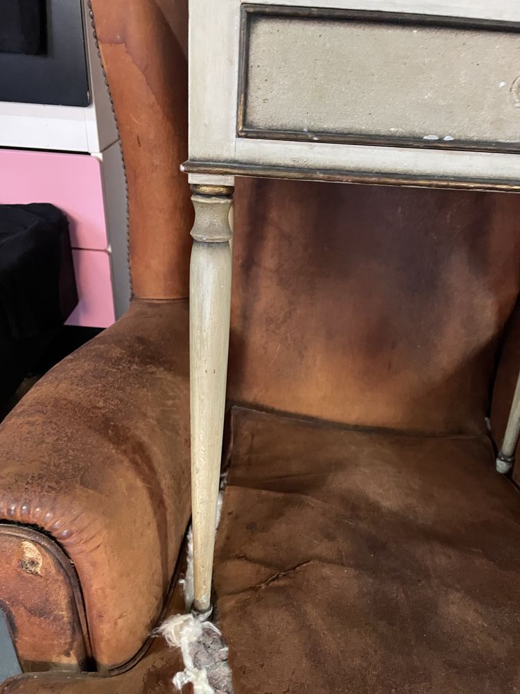 Mesa de cabeceira para restaurar