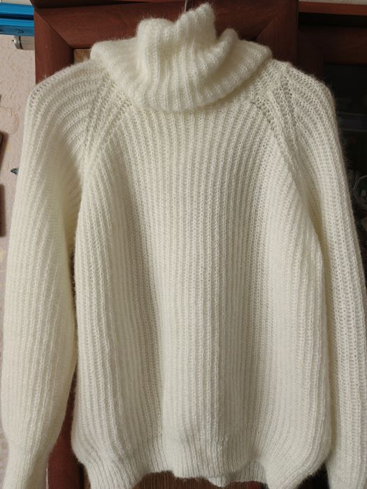 Жіночий в'язаний светр. Новий