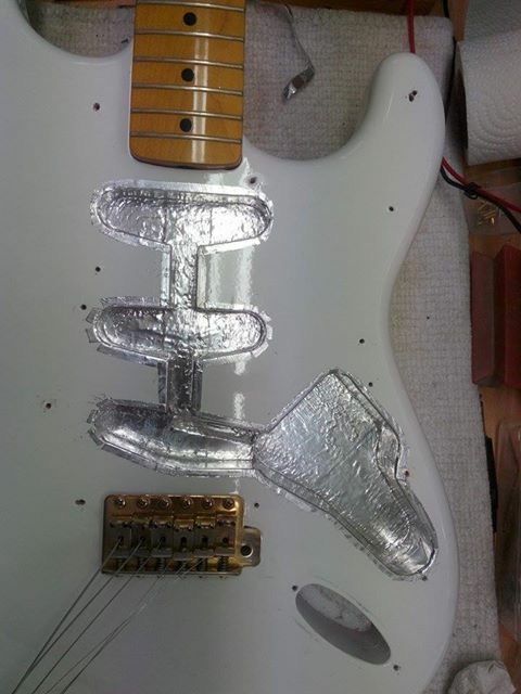 Fernandes Vintage ( Stratocaster Style )