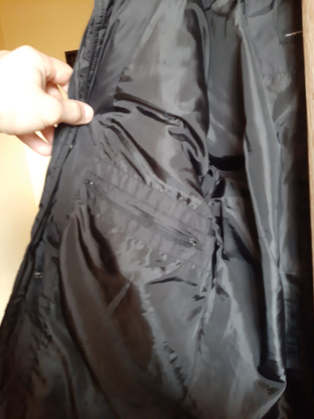 Продам Куртку черную,  мужскую, зимнюю 50-52 размер