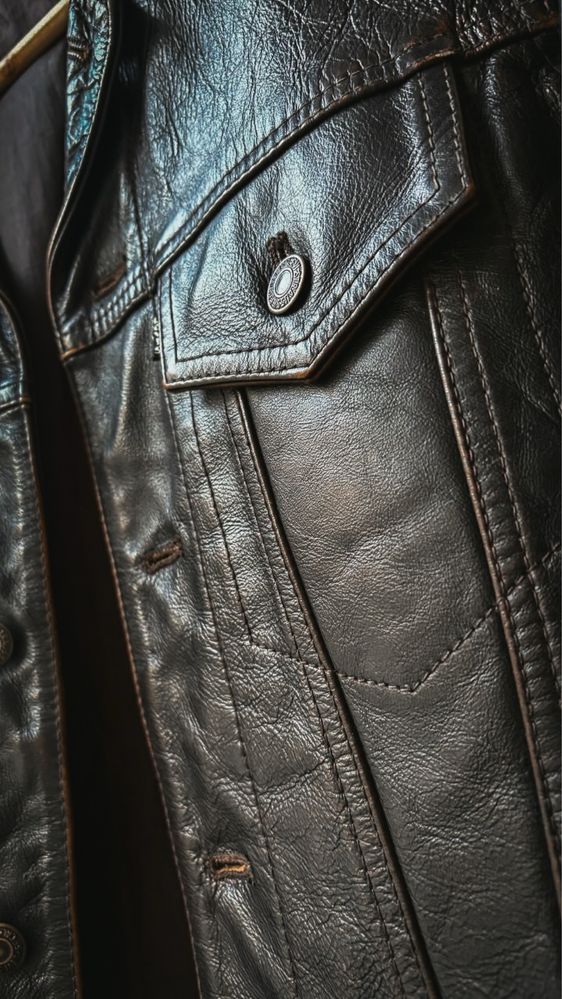 Коричнева шкіряна куртка Levis (вінтаж)