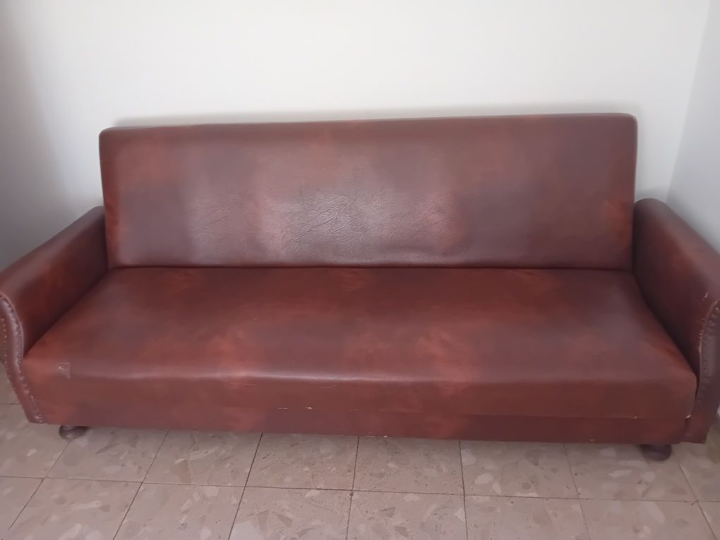 Sofá de couro seme novo
