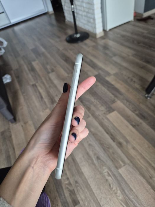 iPhone XR 64 GB білий