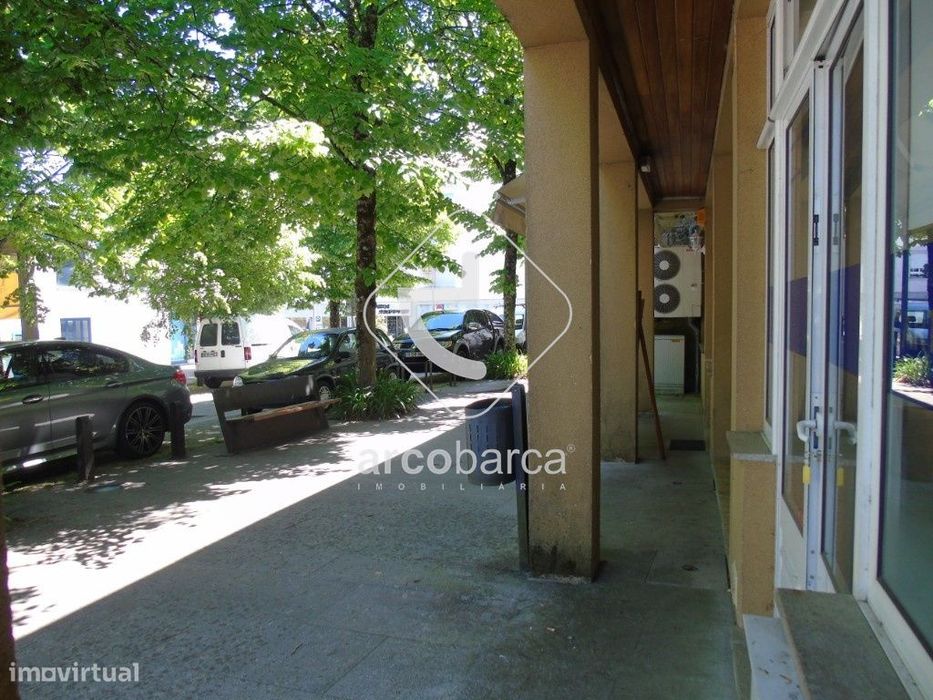 Loja com 100m2, escritório, WC  próprio no Centro de Paredes de Coura