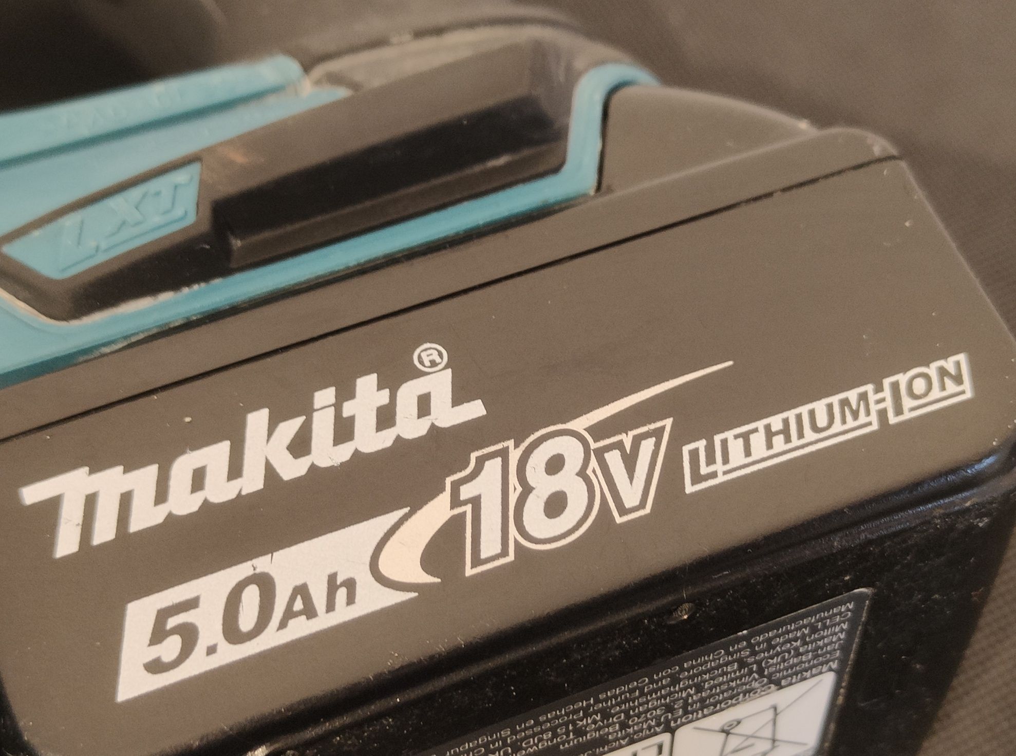 Makita Zestaw wkrętarka, mloto-wiertarka, lampa 2x 5Ah, ładowarka