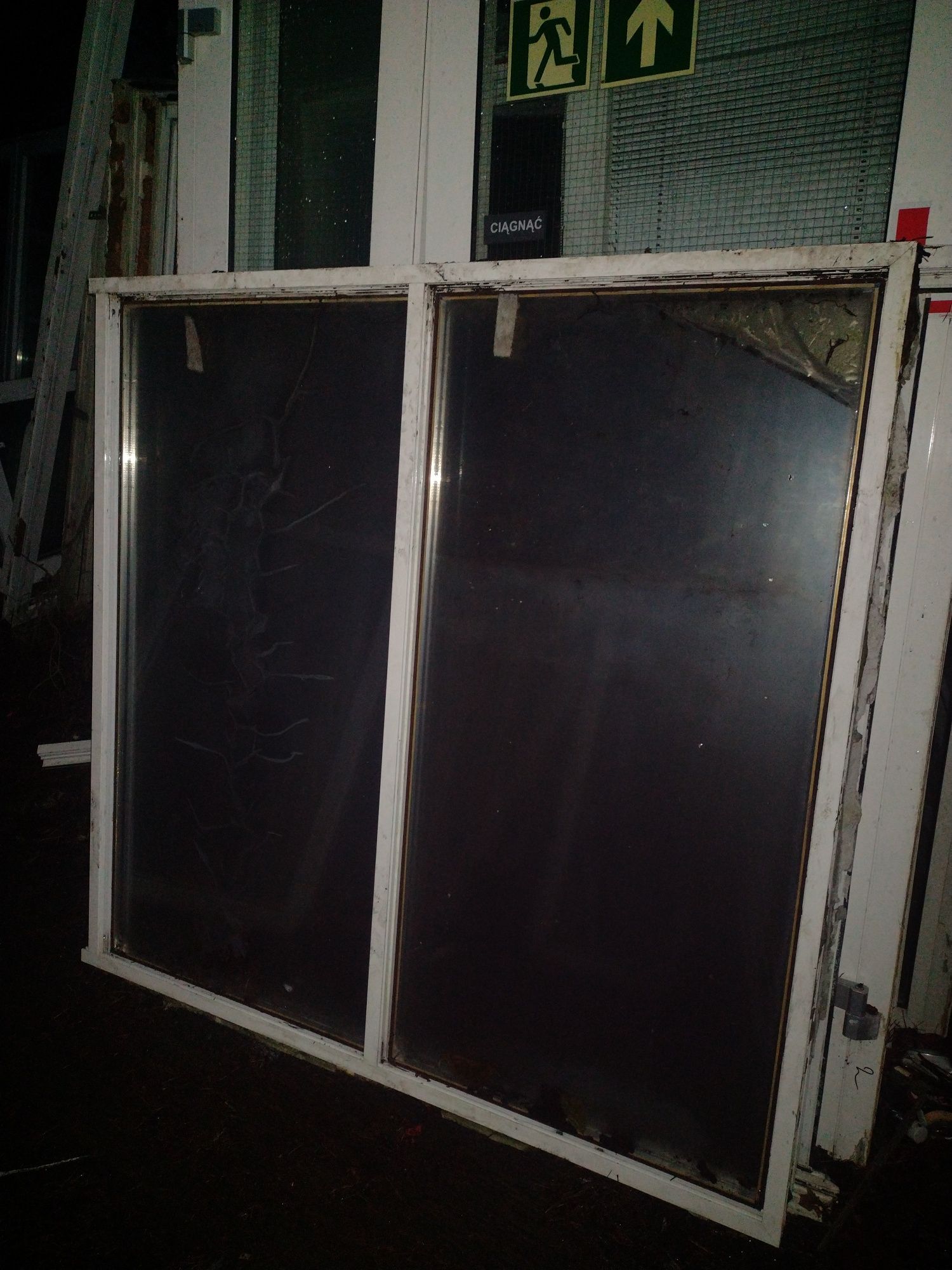 Witryna aluminiowa okno fix 147 x 142 cm