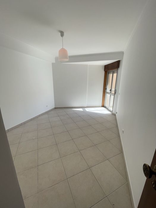 T3 arrendamento edificio tridente Faro